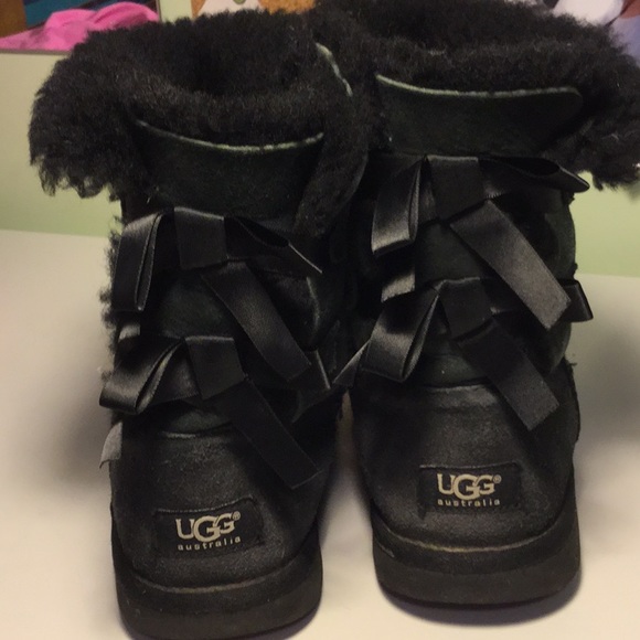 Bailey Bow Uggs - Picture 2 of 7